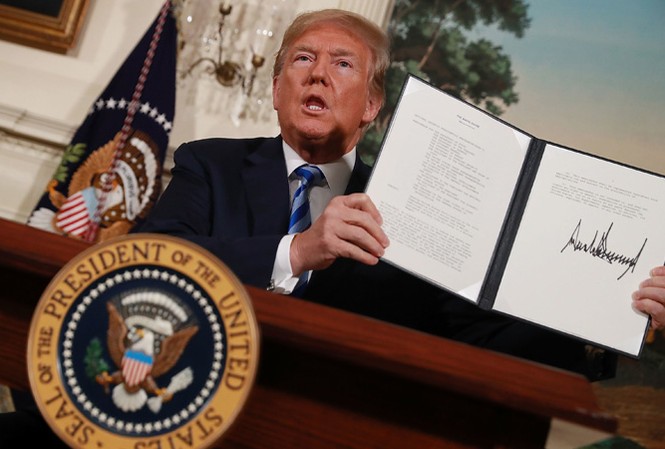 Vì sao Mỹ rút khỏi thỏa thuận hạt nhân Iran? Tổng thống Mỹ Donald Trump ký quyết định rút khỏi thỏa thuận hạt nhân Iran. Ảnh: Getty Images.