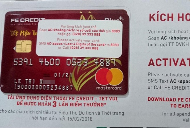 FE Credit trả lời quanh co Không ít khách hàng nhận thẻ tín dụng miễn phí của FE Credit, sau đó bị nhân viên công ty này gọi điện kích hoạt và truy đòi để thu phí. Ảnh: Phạm Thanh.