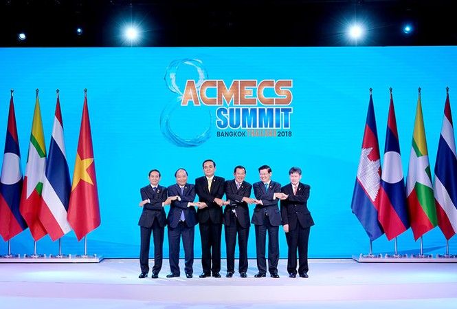 Thủ tướng kết thúc chuyến tham dự Hội nghị ACMECS 8 và CLMV 9 Thủ tướng Nguyễn Xuân Phúc cùng các trưởng đoàn dự Hội nghị ACMECS.
