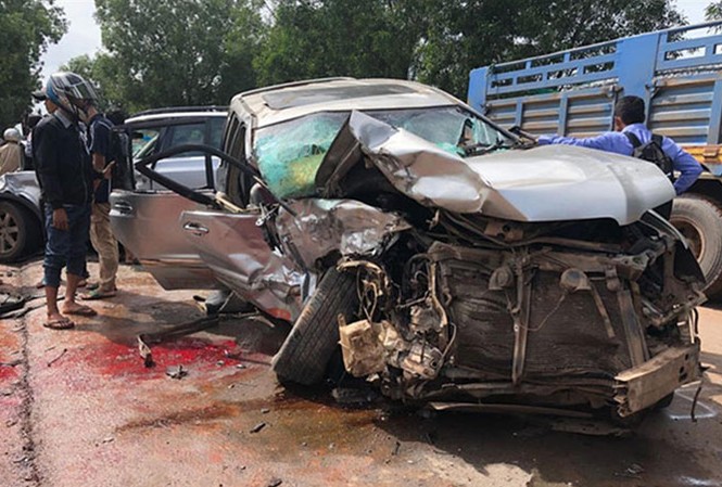 Hoàng thân Ranariddh gặp tai nạn xe hơi Chiếc SUV của ông Ranariddh. Ảnh: Bangkok Post.