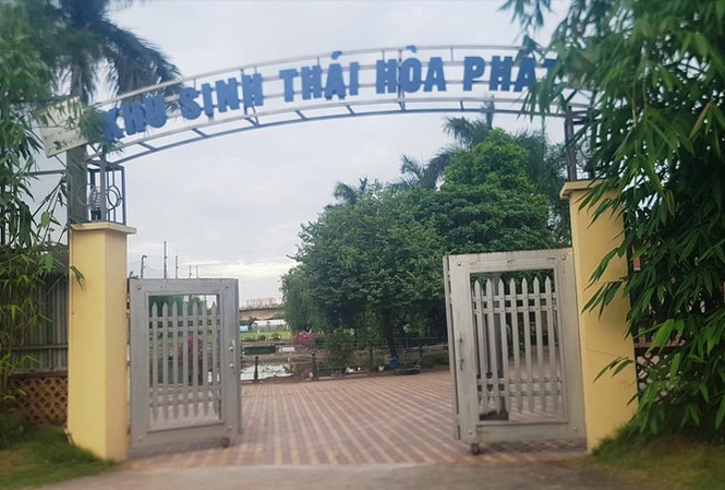 Bờ bãi thành sân tập golf, nhà hàng: Ai trục lợi? Khu sân golf kiêm “biệt phủ” (ảnh trên) nằm dưới chân cầu Vĩnh Tuy.