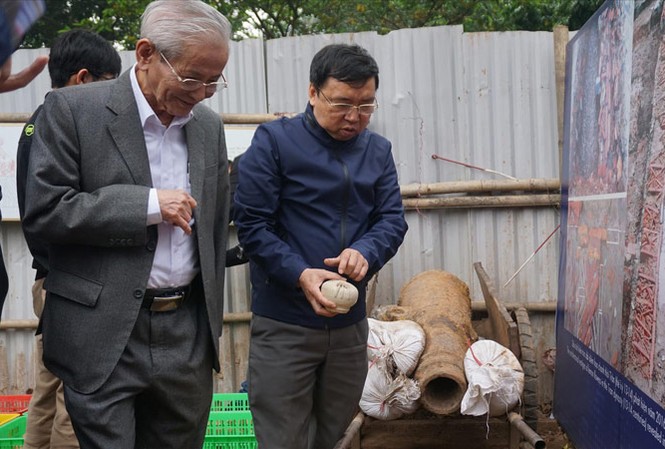 Giáo sư Phan Huy Lê: Nhà sử học tiên phong, nhân cách lớn GS Phan Huy Lê trong cuộc báo cáo kết quả khai quật điện Kính Thiên hồi tháng 4/2018. Ảnh:Toan Toan.