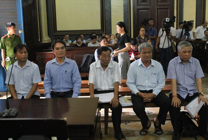 Ông Đặng Thanh Bình chỉ thừa nhận không hoàn thành nhiệm vụ chính trị Các bị cáo tại tòa. Ảnh: Tân Châu.