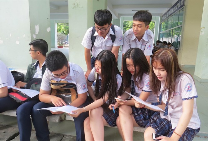 Phổ điểm năm nay chỉ ở mức 5 - 6? Thí sinh tham dự kỳ thi THPT Quốc gia 2018 tại TPHCM.
