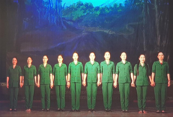 “Khoảng trời con gái” - kịch về Ngã ba Đồng Lộc Vở kịch “Khoảng trời con gái” dàn dựng nhân kỷ niệm 50 năm chiến thắng Ngã ba Đồng Lộc.