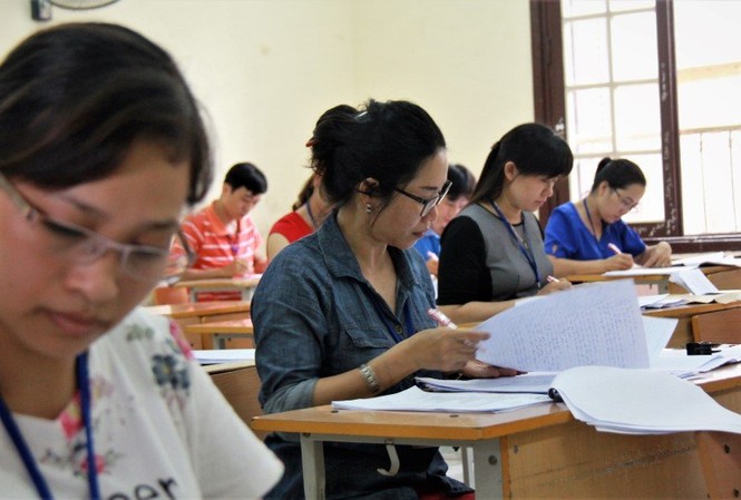 Bắt đầu chấm thi Ảnh minh họa: Internet