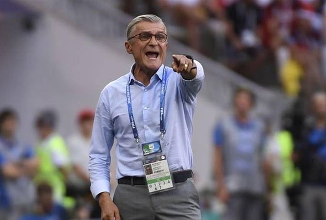 HLV đầu tiên mất việc tại World Cup HLV đầu tiên mất việc tại World Cup