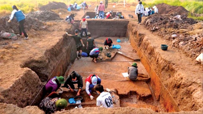 Tái hiện 'ngôi nhà' của những cư dân đầu tiên ở Hà Nội Quá trình khai quật khu di chỉ Vườn Chuối phát lộ hàng nghìn di vật có giá trị.