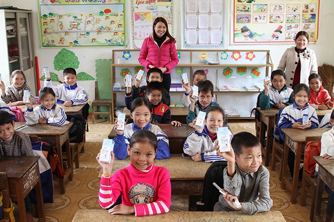Chương trình sữa học đường: Băn khoăn chất lượng, giá cả Chương trình sữa học đường quốc gia nếu được triển khai tốt sẽ có tác động rất lớn đối với trẻ em, đặc biệt là trẻ khó khăn