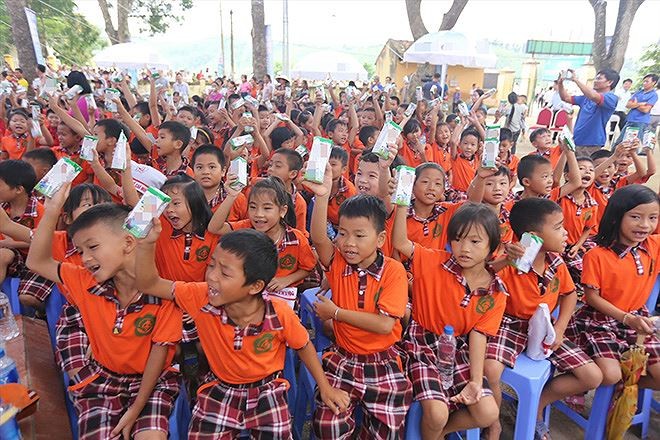 Đề án Sữa học đường: Vì tầm vóc trẻ em VN Học sinh uống Sữa học đường. Ảnh Minh họa.