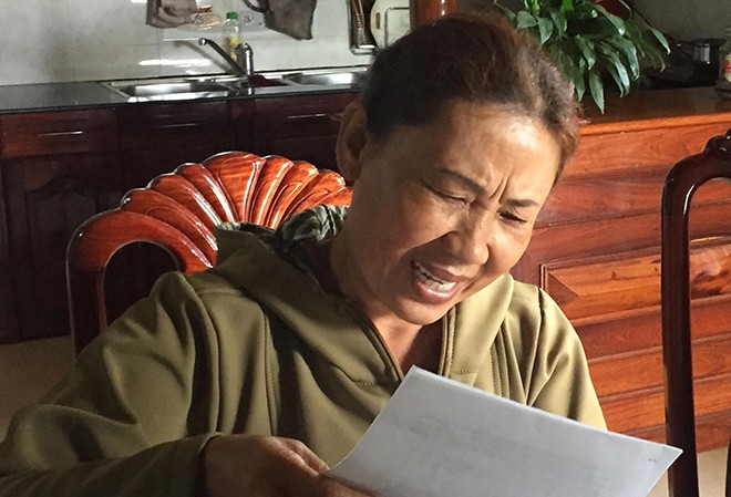 Ôm nợ vì tham lãi cao Bà Phương đọc lại số nợ bà Lan đã vay