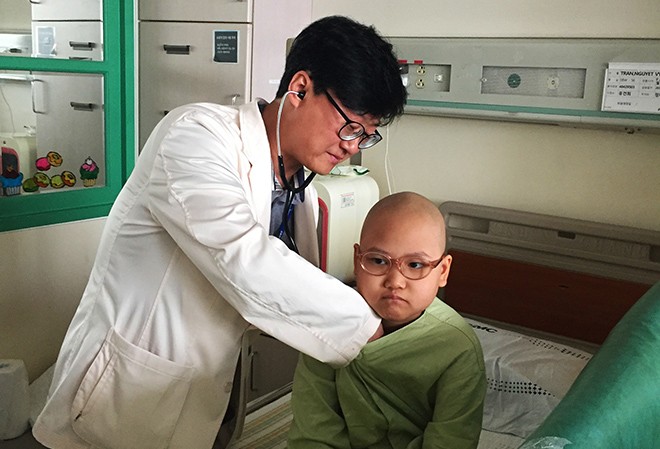 Xin một phép màu cho bé Vy được sống Gs Yoo và bé Vy