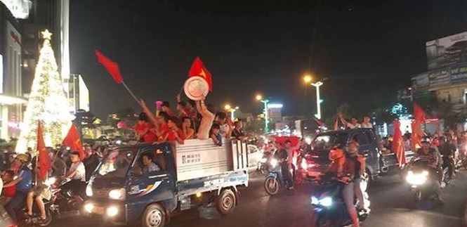 Tuyển Việt Nam vào chung kết AFF Cup: Cả nước đêm không ngủ Tuyển Việt Nam vào chung kết AFF Cup: Cả nước đêm không ngủ