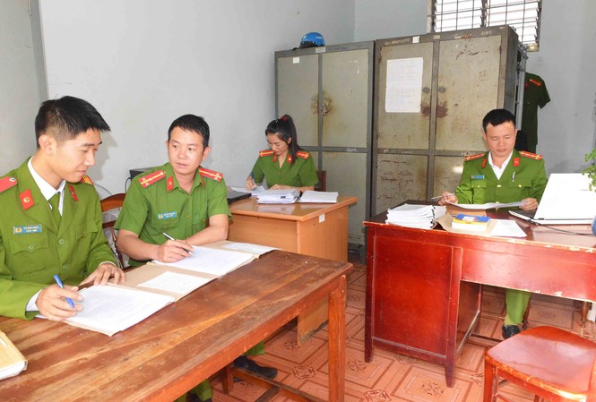 Ly kỳ chuyện cảnh sát điều tra phá án Phòng làm việc đơn sơ của một tổ Cảnh sát hình sự
