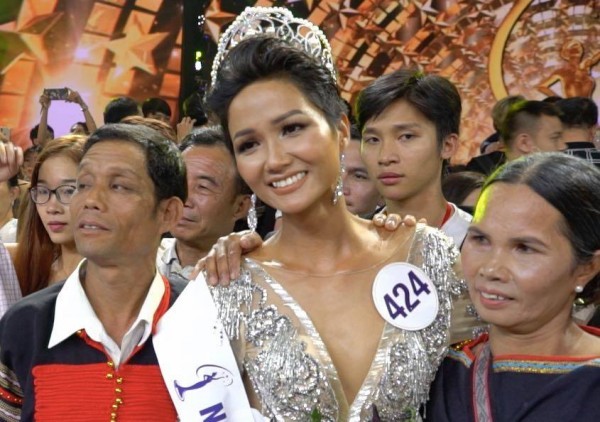 Gia đình và buôn làng chuẩn bị đón Hoa hậu Hoàn vũ H'Hen Niê Tân Hoa hậu Hoàn vũ Việt Nam 2017 H'Hen Nie