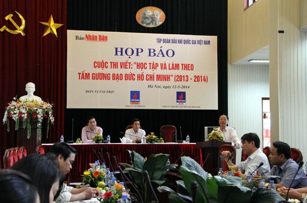 Hơn 1.000 bài dự thi học tập và làm theo tấm gương Đạo đức Hồ Chí Minh Hơn 1.000 bài dự thi học tập và làm theo tấm gương Đạo đức Hồ Chí Minh