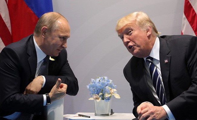 Thượng đỉnh Nga - Mỹ diễn ra ngày 16/7 ở Helsinki, Phần Lan Tổng thống Mỹ Donald Trump (phải) và người đồng cấp Nga Vladimir Putin. (Ảnh: Reuters)