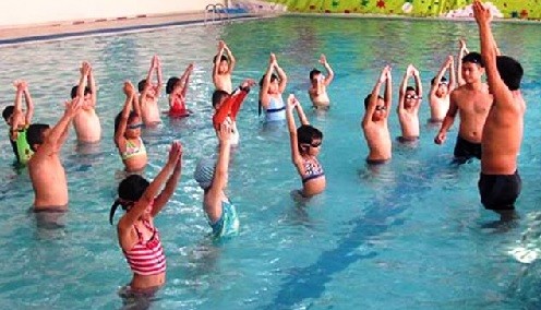 BẢN TIN TÌNH NGUYỆN: Hàng nghìn thiếu nhi được học bơi miễn phí Hàng nghìn học sinh được học bới miễn phí. Ảnh minh họa