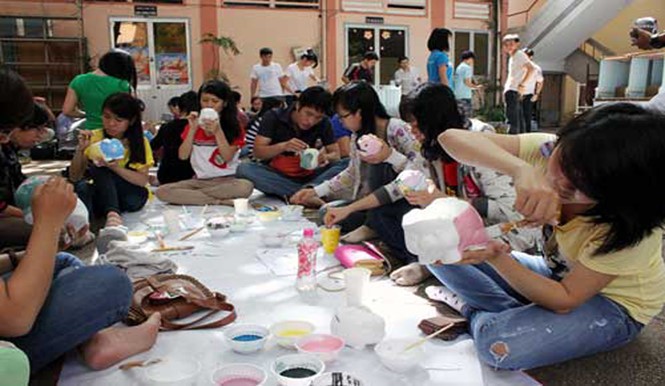 BẢN TIN TÌNH NGUYỆN: Giao lưu thiện nguyện viên khu vực Đông Nam Á Bạn trẻ TP.HCM tham gia hoạt động thiện nguyện giúp đỡ những người khó khăn
