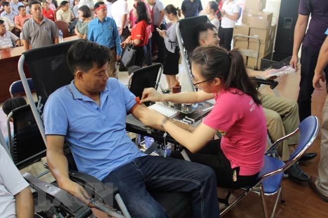 BẢN TIN TÌNH NGUYỆN: Ngày hội hiến máu “Sắc đỏ dòng Thương“ BẢN TIN TÌNH NGUYỆN: Ngày hội hiến máu “Sắc đỏ dòng Thương“