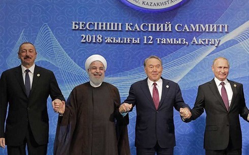 THẾ GIỚI 24H: 'Liên minh thù địch' mới chống lại Mỹ Nga, Thổ Nhĩ Kỳ và Iran, ba thành viên trong Cơ chế Sochi đang nỗ lực liên kết với các quốc gia khác chống lại cuộc chiến thương mại với Mỹ. Ảnh: Guardian.