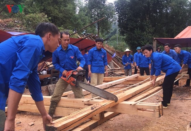 BẢN TIN TÌNH NGUYỆN: Dựng nhà cho đồng bào người Mông BẢN TIN TÌNH NGUYỆN: Dựng nhà cho đồng bào người Mông