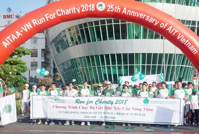 BẢN TIN THANH NIÊN: Chạy bộ gây quỹ xây cầu nông thôn BẢN TIN THANH NIÊN: Chạy bộ gây quỹ xây cầu nông thôn