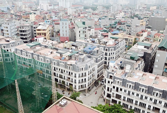 Tạm đình chỉ công tác một chủ tịch phường ở Hà Nội UBND quận Nam Từ Liêm kiến nghị Sở Xây dựng tạm đình chỉ công tác đối với ông Chu Văn Đức - Đội trưởng TTXD quận để làm rõ trách nhiệm liên quan trong một số công trình vi phạm trên địa bàn.
