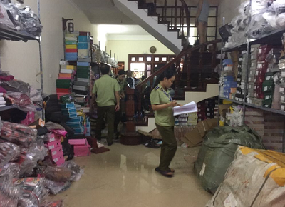 Phát hiện hơn 6.200 sản phẩm có dấu hiệu giả nhãn mác Phát hiện hơn 6.200 sản phẩm có dấu hiệu giả nhãn mác
