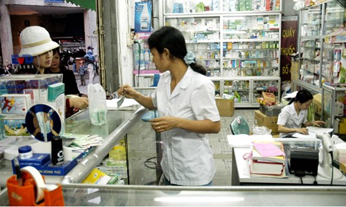 Năm 2020, 100% thuốc kháng sinh mua phải có đơn Năm 2020, 100% thuốc kháng sinh phải có đơn thuốc mới được bán. Ảnh: Hồng Vĩnh