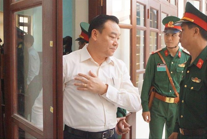 Vụ Út “trọc”: Chủ tịch bị bắt, Tổng Cty Thái Sơn gặp khó? Bị cáo Phùng Danh Thắm tại tòa