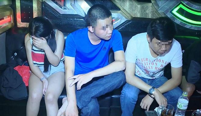 Vây ráp 'động lắc' ở Đắk Lắk Hiện trường vụ tạm giữ gần 60 người tại quán karaoke Hoàng Phúc