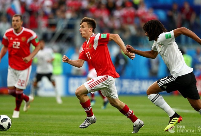 HLV tiết lộ 'bí kíp' giúp tuyển Nga bùng nổ ở World Cup 2018 Nga bùng nổ nhờ lợi thế sân nhà.
