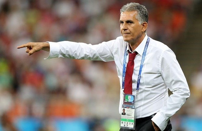 HLV Iran nổi điên vì Ronaldo thoát thẻ đỏ HLV Carlos Queiroz không hài lòng với FIFA và VAR