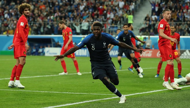 Pháp vượt qua Bỉ, vào chung kết World Cup sau 12 năm chờ đợi Sauel Umtiti ăn mừng bàn mở tỷ số