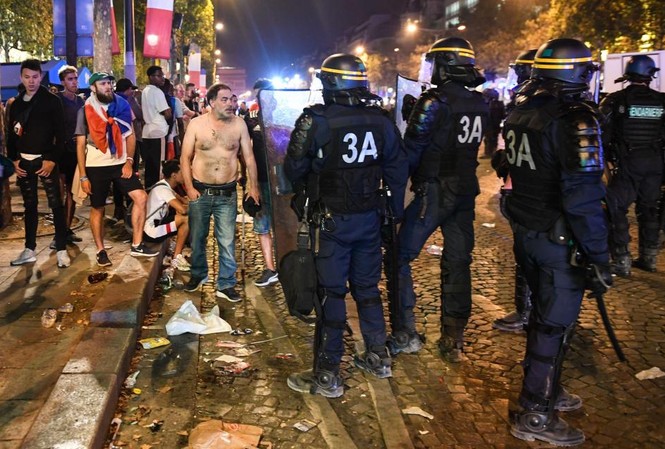 Paris bạo loạn ngày Pháp vô địch, 2 CĐV chết thương tâm 4000 cảnh sát được huy động tại Paris