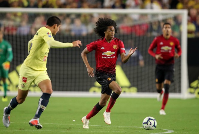 M.U ra quân thất vọng, Mourinho vẫn nức nở khen một người Tahith Chong gây ấn tượng với HLV Mourinho