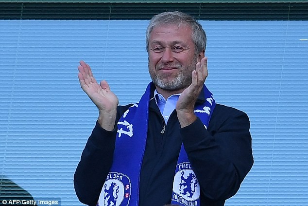Tỷ phú Abramovich đích thân chốt 2 ‘bom tấn’ cho Chelsea Tỷ phú Roman Abramovich sang Italia mua cầu thủ cho Chelsea