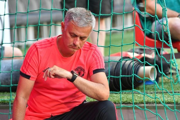 HLV Mourinho phát biểu gây sốc sau trận thua Bayern Jose Mourinho bất ngờ tỏ ra hiền lành với các học trò