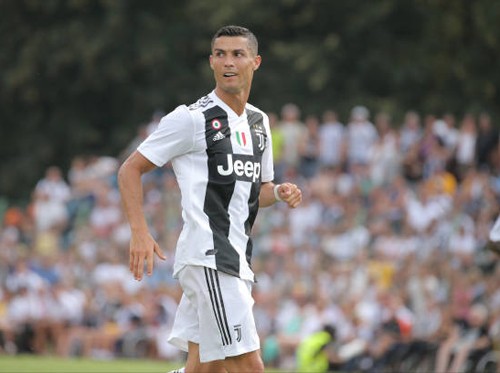 Mục kích Ronaldo khai hỏa ngày ra mắt Juventus Ronaldo nhẹ nhàng ra mắt Juventus.