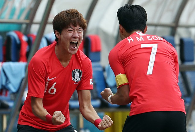 'Át chủ bài' Olympic Hàn Quốc hết lời ca ngợi HLV Park Hang-seo Son Heung Min (số 7) ăn mừng cùng đồng đội