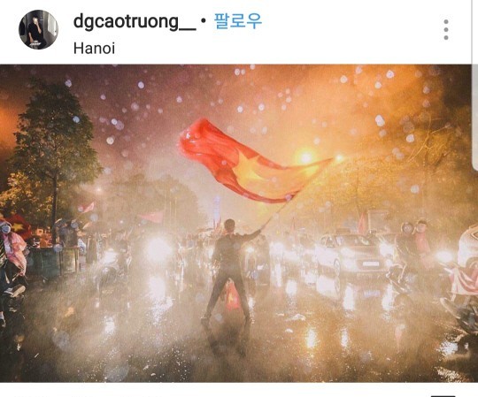 Báo Hàn Quốc ngỡ ngàng cảnh CĐV Việt Nam đội mưa ‘đi bão’ Hình ảnh trên Instagram do tờ Sport Chosun chụp màn hình