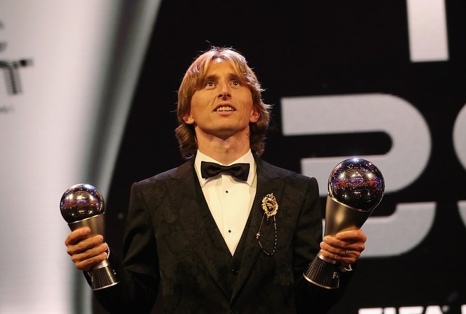 Modric lật đổ Ronaldo, giành giải 'Cầu thủ xuất sắc nhất 2018' Luka Modric đánh bại Cristiano Ronaldo