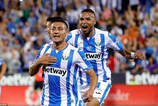 Barcelona, Real Madrid rủ nhau thua đậm ở La Liga Các cầu thủ Leganes ăn mừng bàn thắng trước Barcelona