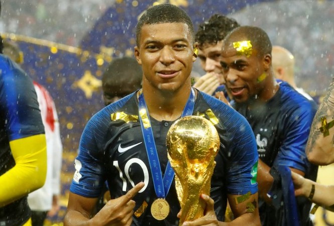 Cậu bé vàng 2018: 'Khó thoát' khỏi tay Kylian Mbappe Kylian Mbappe không có đối thủ ở Cậu bé vàng 2018