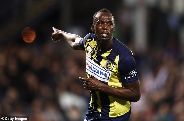 ‘Tia chớp’ Usain Bolt lập cú đúp ngay ở trận bóng đầu tiên Usain Bolt lập cú đúp ngay trận đá chính đầu tiên