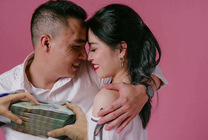 Được chồng tặng cả trăm triệu, MC Hoàng Linh nói gì? Được chồng tặng trăm triệu, MC Hoàng Linh nói gì?