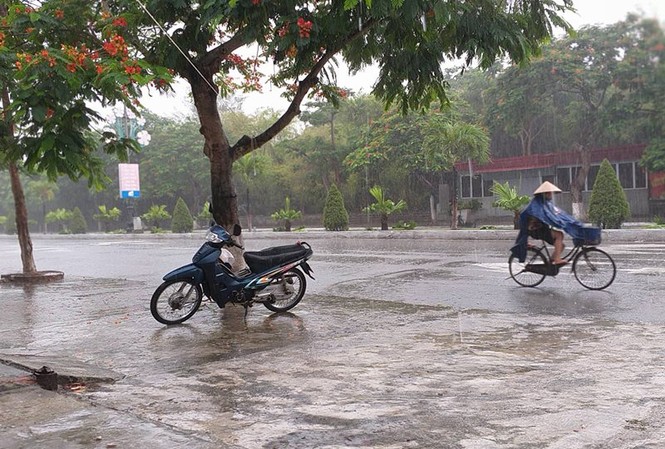 Hải Phòng cấm vận chuyển hành khách trên sông, biển để tránh bão Hải Phòng có mưa, trời âm u (Ảnh: Duy Minh),