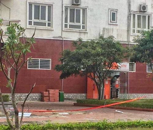 Phút đấu trí thót tim cắt dây nổ 10 quả mìn gài ATM cứu chung cư Phút đấu trí thót tim cắt dây nổ 10 quả mìn gài ATM cứu chung cư