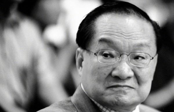 Người hâm mộ Việt làm thơ tiễn biệt Kim Dung Kim Dung (1924 - 2018).